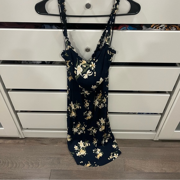 Reformation dress 💄 - Picture 5 of 7